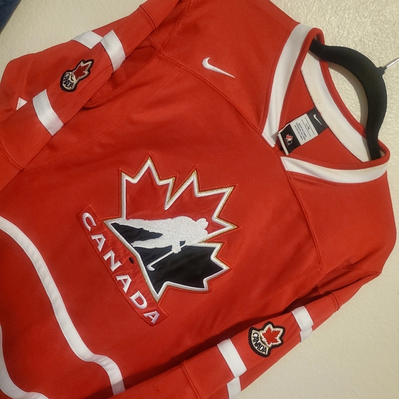 Team Canada Youth Olympic Nike Hockey Jersey - Picture 13 of 16